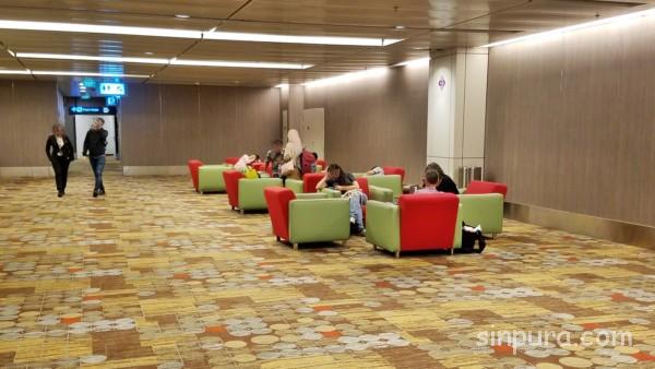 チャンギ空港　仮眠　無料　ターミナル１