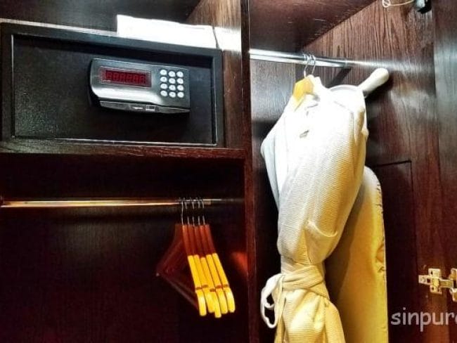 セントーサ島　フェスティブホテル　部屋　コンセント　WIFI　ブログ