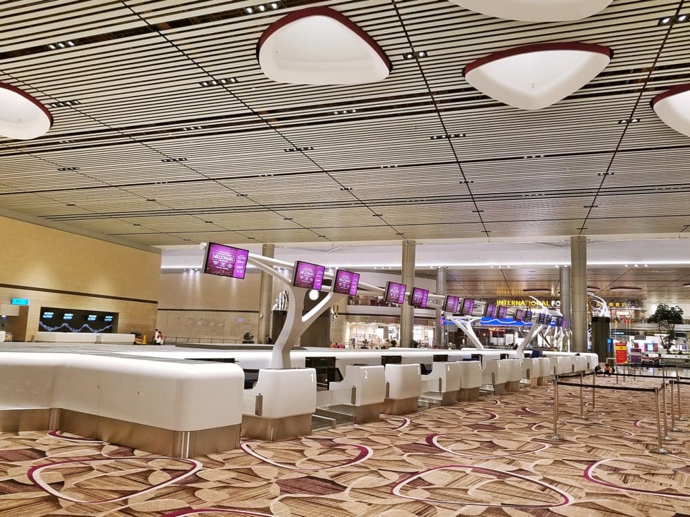 シンガポール チャンギ空港 ターミナル4 お土産 仮眠 食事 ラウンジ