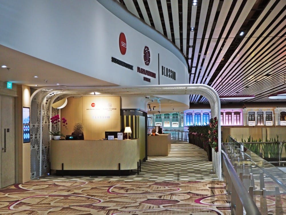 シンガポール チャンギ空港 ターミナル4 お土産 仮眠 食事 ラウンジ