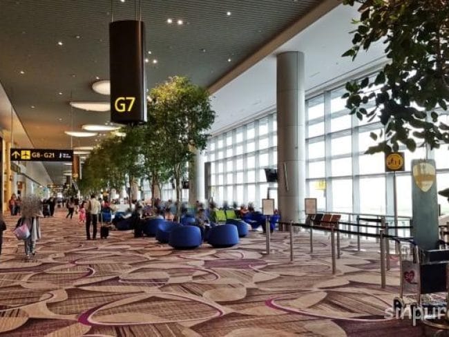 シンガポール　チャンギ空港　ターミナル４　お土産　仮眠　食事　ラウンジ