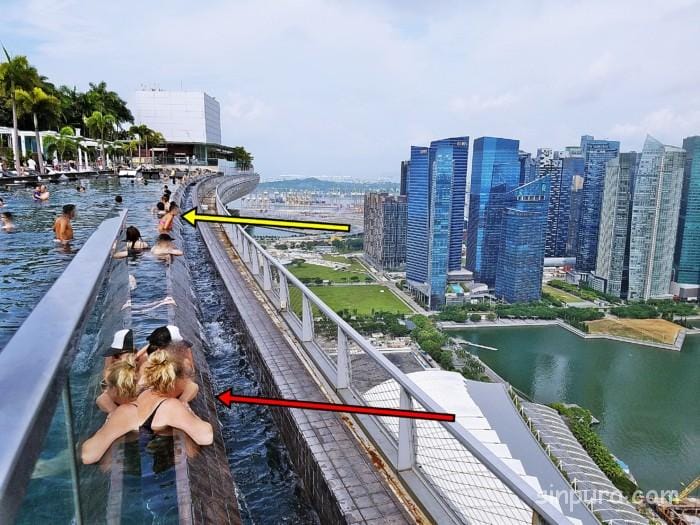 マリーナベイサンズ プール 落ちる 落ちた人 インフィニティプール 危ない