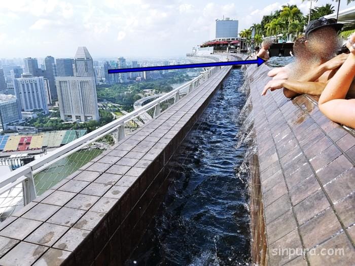 マリーナベイサンズ プール 落ちる 落ちた人 インフィニティプール 危ない