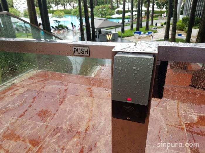 セントーサ島　Wシンガポール　プール　料金　営業時間　　子供