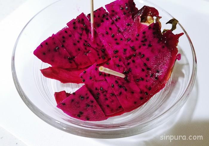 ドラゴンフルーツ 切り方 赤 食べ方 断面 どんな味