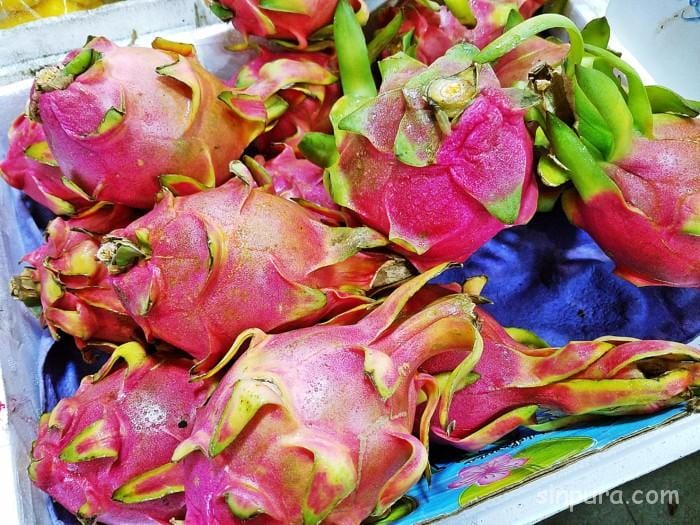 ドラゴンフルーツ 切り方 赤 食べ方 断面 どんな味