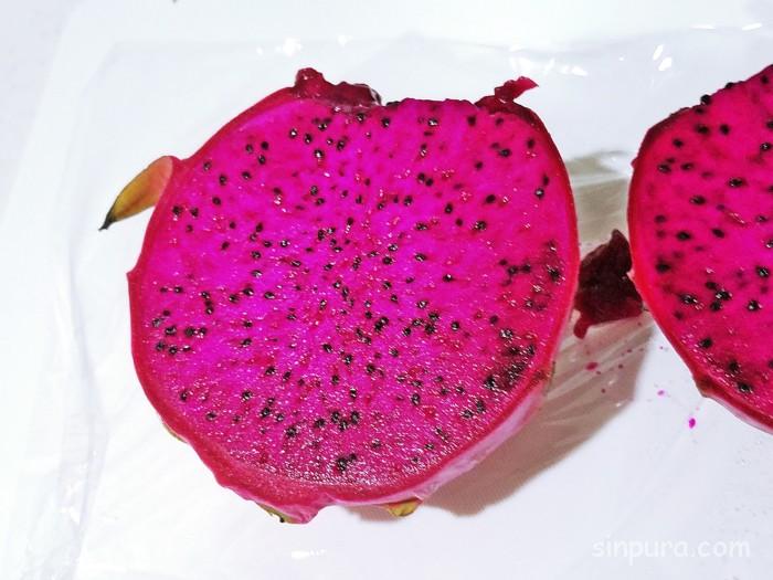 ドラゴンフルーツ 切り方 赤 食べ方 断面 どんな味