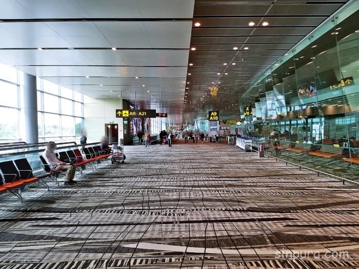シンガポール　チャンギ空港　休憩　仮眠　レストラン width=