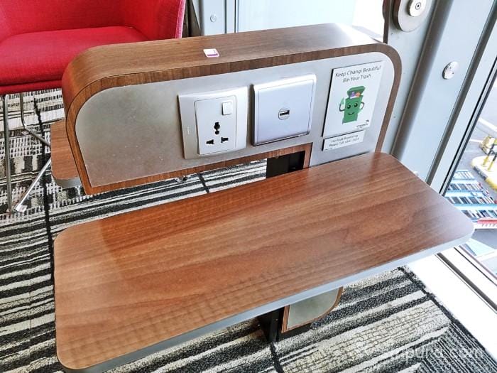 シンガポール　チャンギ空港　休憩　仮眠　レストラン