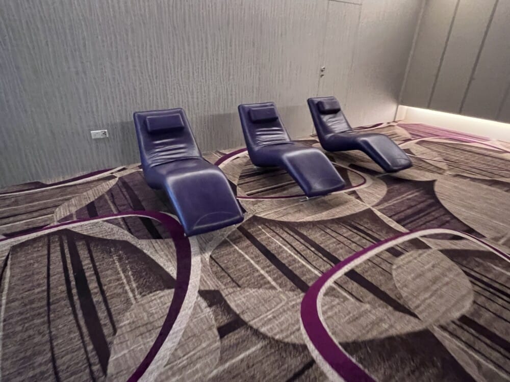 チャンギ空港 ターミナル4 お土産 食事 ラウンジ 仮眠