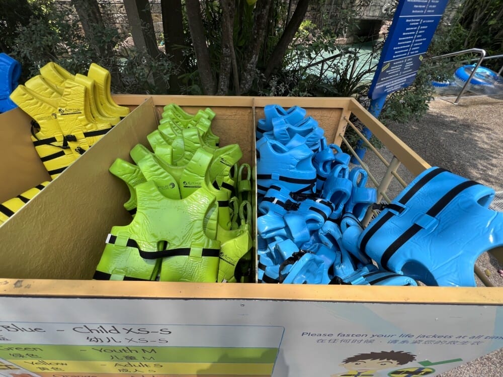 アドベンチャーコーブウォーターパーク　ラッシュガード　シンガポール