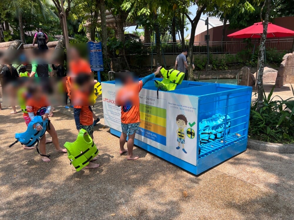 アドベンチャーコーブウォーターパーク　ラッシュガード　シンガポール