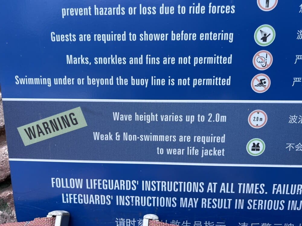 アドベンチャーコーブウォーターパーク　ラッシュガード　シンガポール