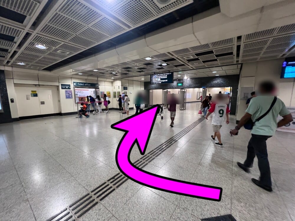 ムスタファセンター　行き方　地下鉄　最寄駅　改札　MRT