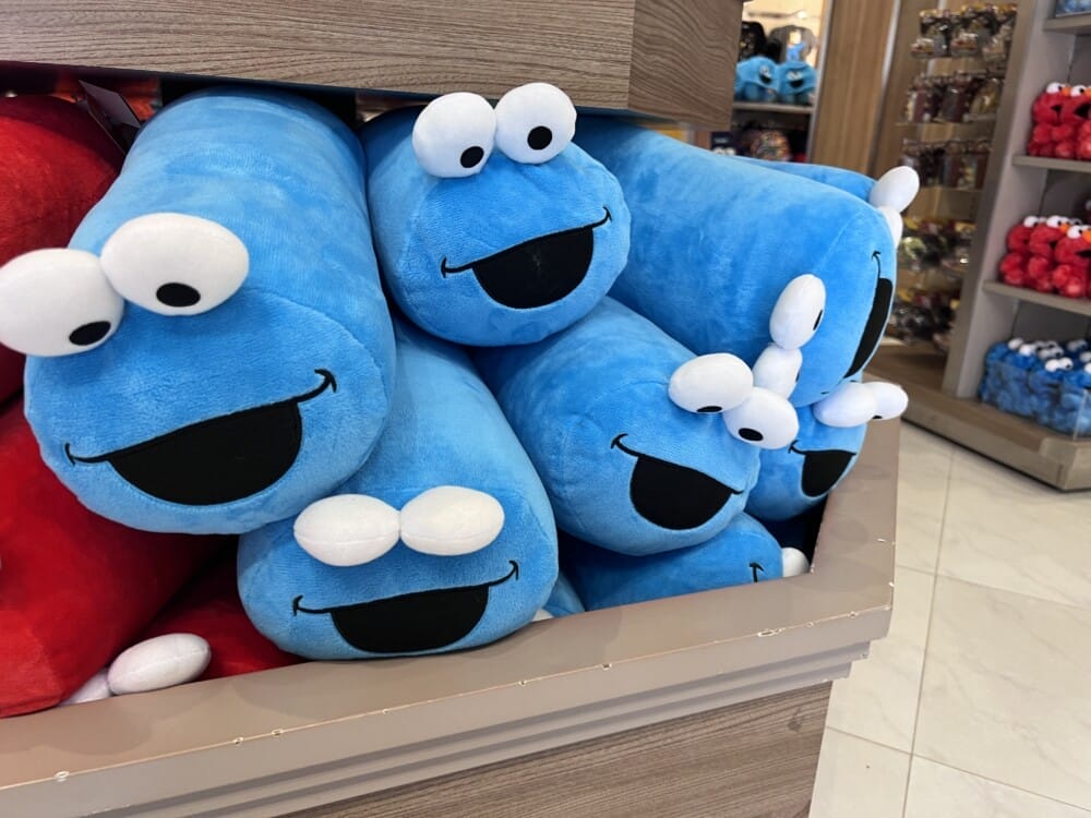 ユニバーサル・スタジオ・ジャパンのクッキーモンスターとエルモ ぬいぐるみ二つ売り USJ（ぬいぐるみ）のフリマアイテム一覧