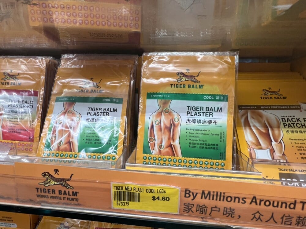 タイガーバーム 白 赤 虫刺され 値段 どこで買える シンガポール